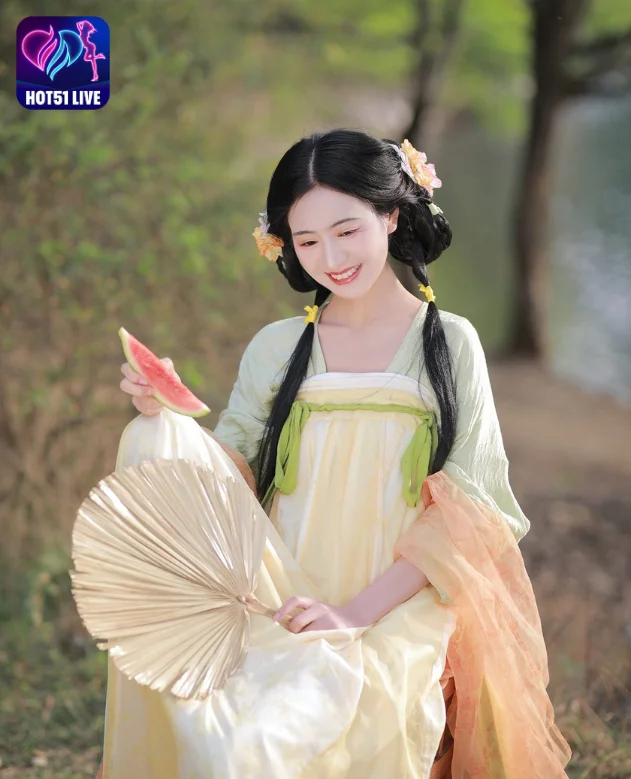 Sensasi Tak Terlupakan di Yu Jinyi Star Indonesia Livestream Hot51: Review Lengkap APK Live Coolmex, Hot 51 Mod APK, Bling2 Mod APK, YYLive Mod APK ApkVipo The Beautiful Girl 3 - Hot51 Yu Jinyi-Hot51